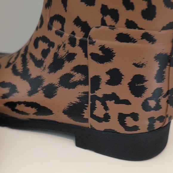 Hunter Brown Leopard Pattern Boots - Picture 10 of 10